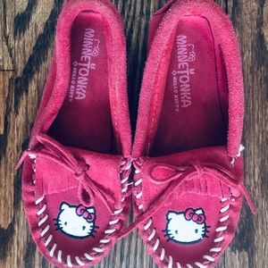 Minnetonka Hello Kitty Moccasins TOO CUTE!!